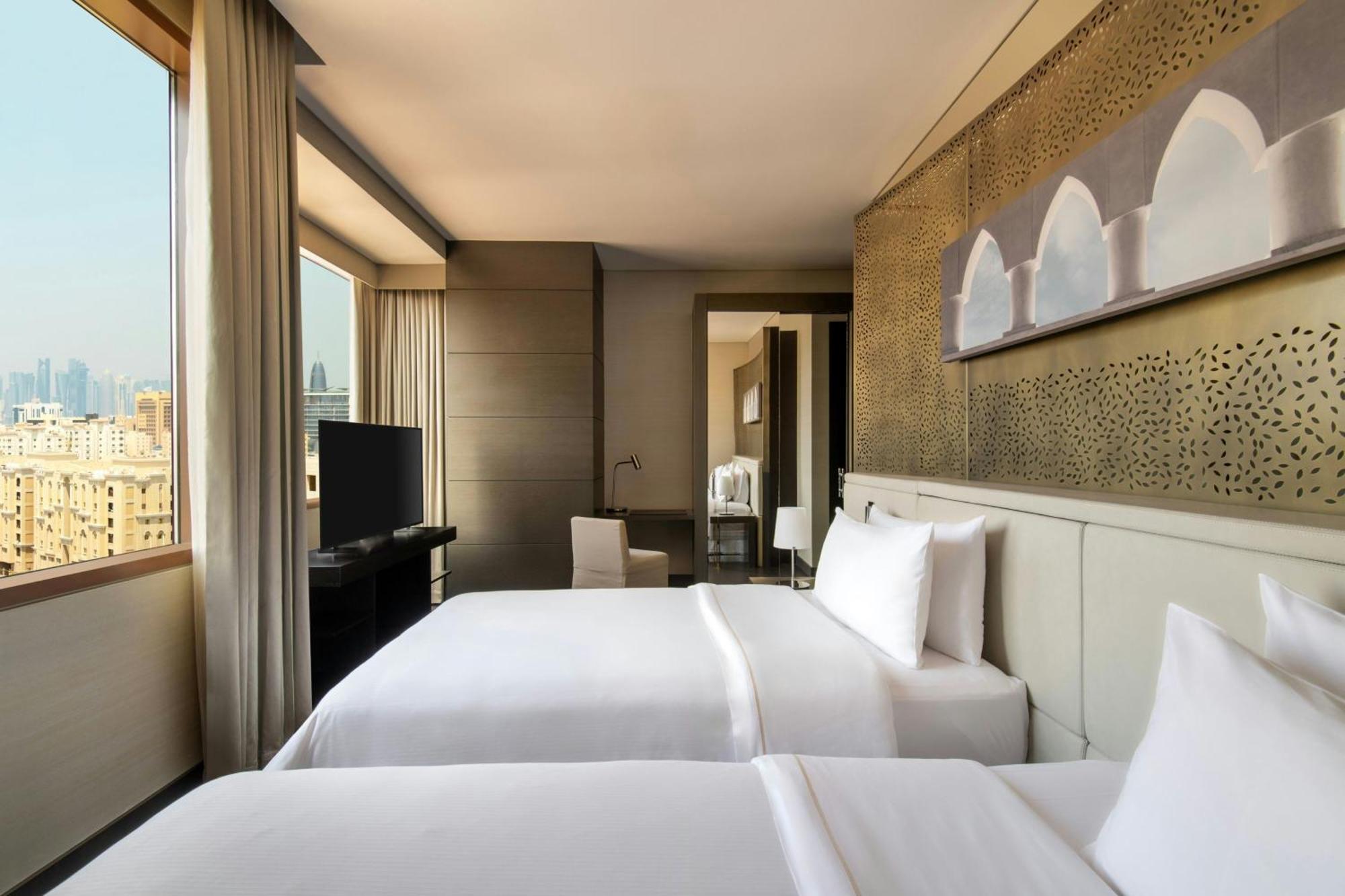 Senior Suite with access to Executive Club Lounge,1659492891:JPEG