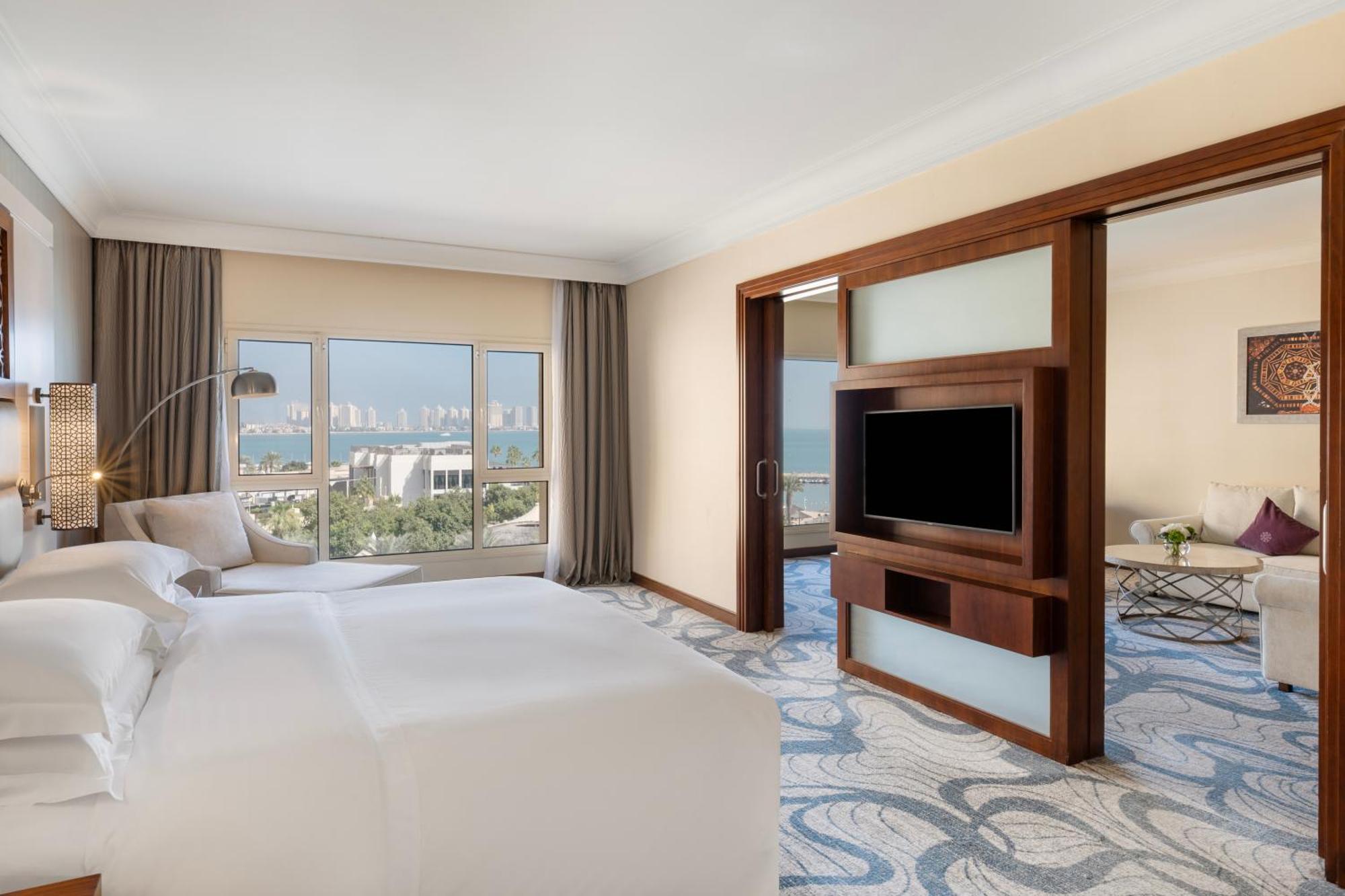Diplomatic King Suite